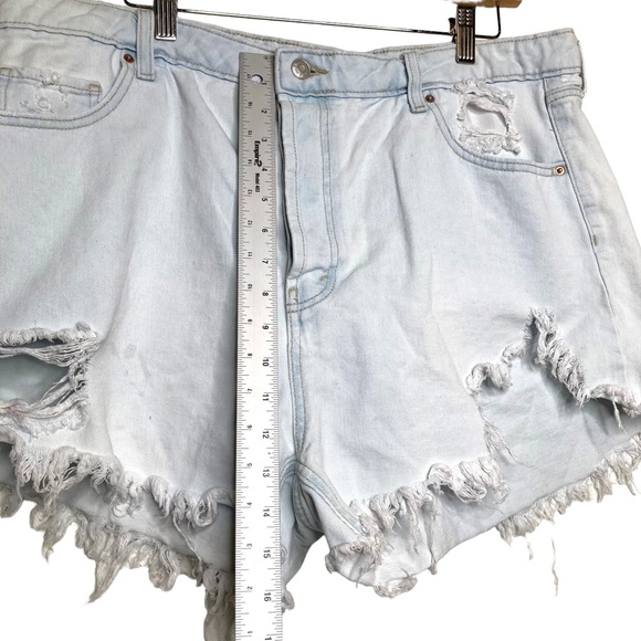 Wild Fable Distressed Jean Shorts Raw Hem Pockets Size 18 - Picture 4 of 8